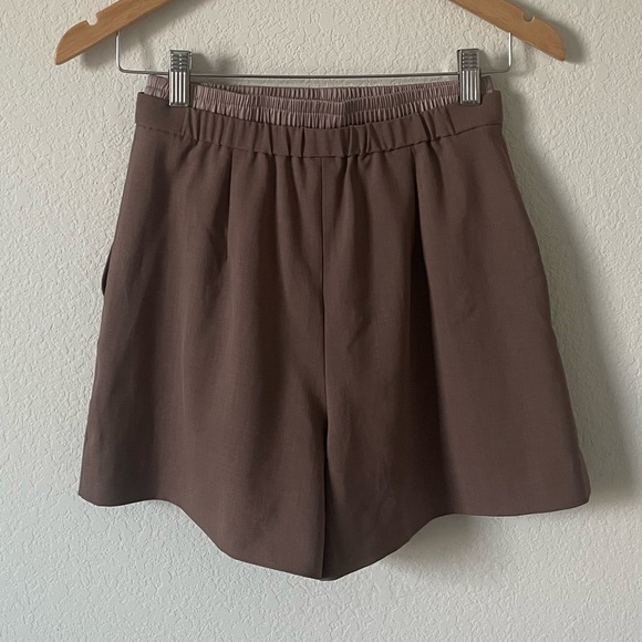 Pleated burgundy shorts - Picture 3 of 4